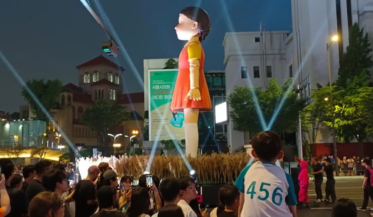 Seúl revive ‘El juego del calamar’ en espectacular desfile por estreno de su temporada final
