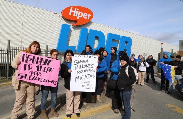 Sindicato de trabajadores de Walmart rechaza oferta de la empresa y se van a huelga