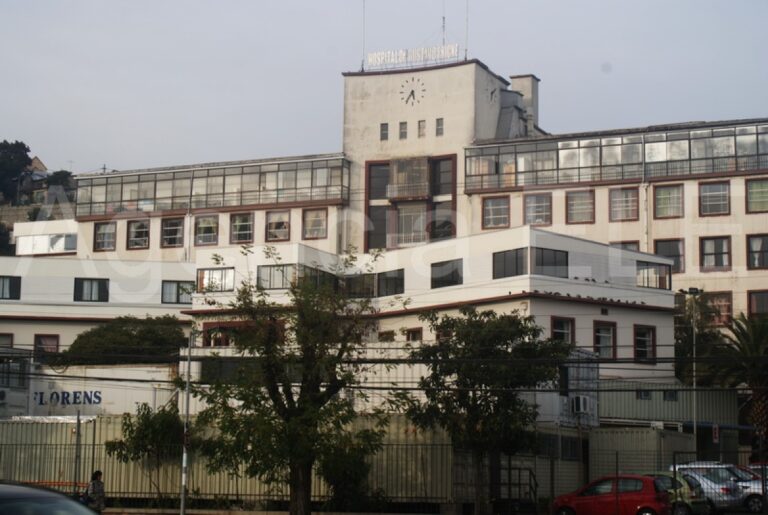 El Hospital Gustavo Fricke descontó hasta 200 mil pesos de sueldo a sus funcionarios