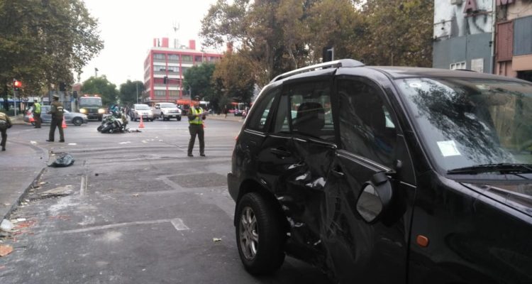 Grave se encuentra carabinero de escolta presidencial tras accidente en Santiago Centro