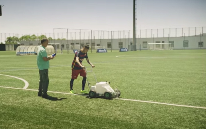 Neymar cambió los goles por ser el canchero del Barcelona