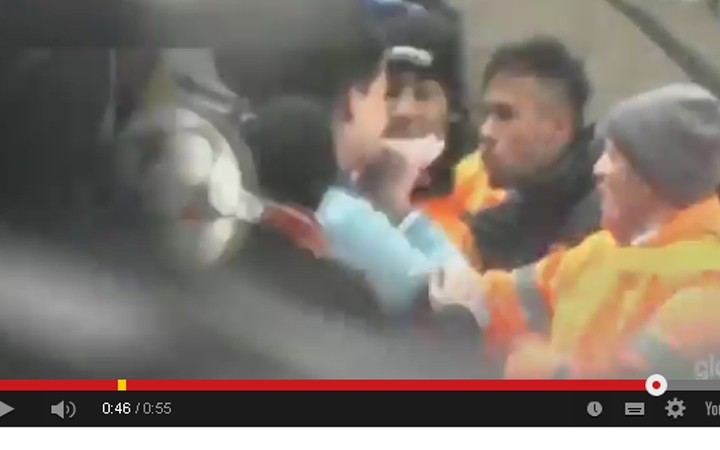 Neymar se enfrentó a un hincha en la tribuna