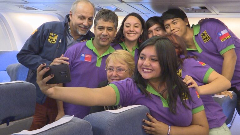 Estudiantes de robótica viajaron con la presidenta Michelle Bachelet a Japón