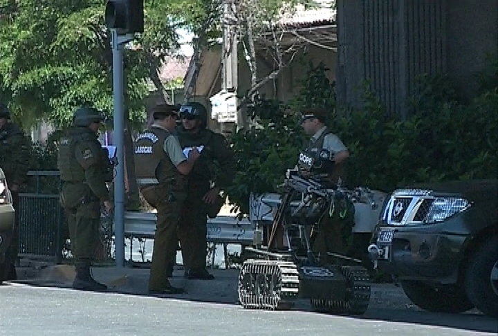 Carabineros detonó artefacto explosivo en sector de Metro San Joaquín