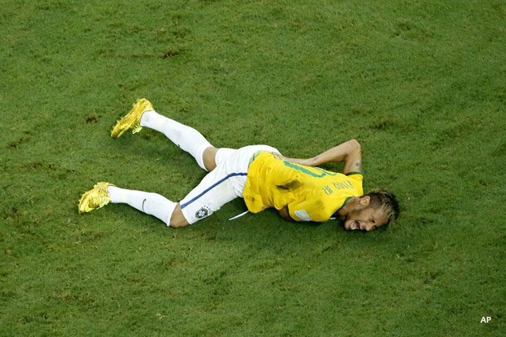 FIFA investigará jugada que terminó con la lesión de Neymar