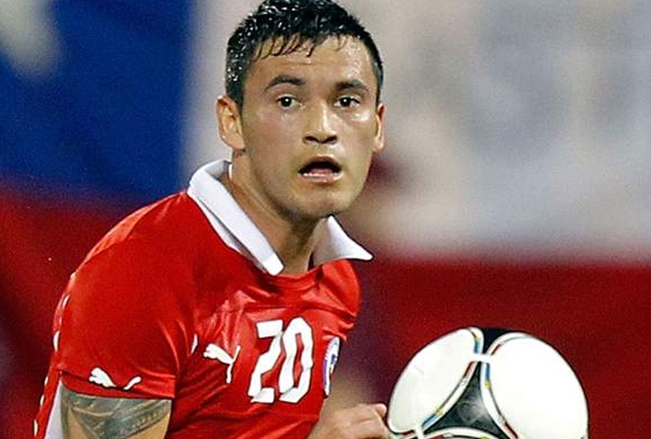 Hinchas del Internacional de Porto Alegre se burlaron de Neymar con una foto de Charles Aránguiz