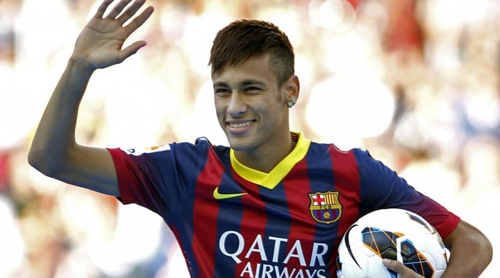 La inoportuna caída de Neymar en una exhibición