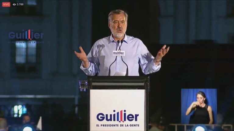 Alejandro Guillier cerró su campaña con la presencia de José Mujica