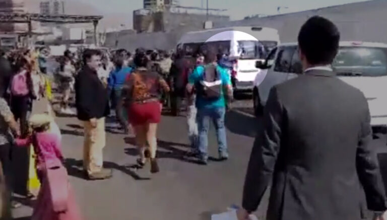 Terminó con el vidrio roto: Atacaron la comitiva presidencial durante visita de Piñera a Iquique