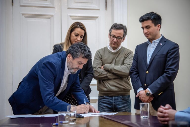 Camioneros de Punta Arenas bajaron el paro tras a acuerdo con el Gobierno