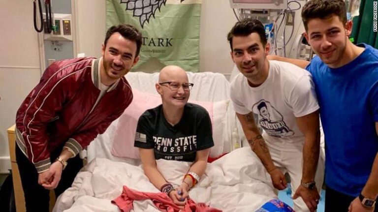Se perdió un concierto de Jonas Brothers por un tratamiento de quimioterapia: Ellos fueron a su cuarto de hospital