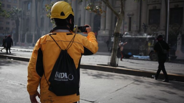 Observador del INDH recibió 7 balines durante marcha en el centro de Santiago