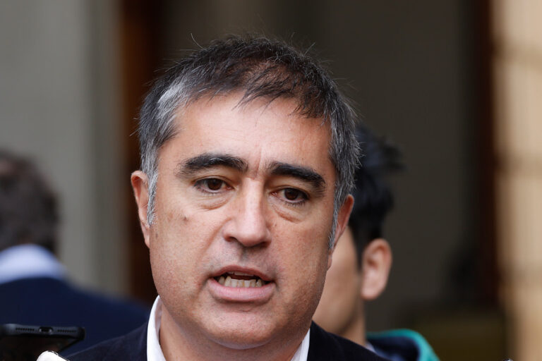 Desbordes propone crear una empresa de transportes estatal para la región Metropolitana