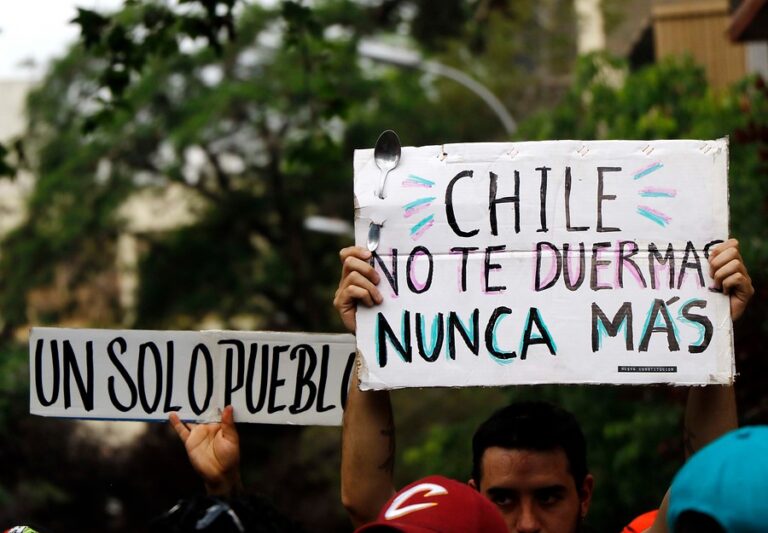 Los 20 mejores carteles de la marcha más grande de Chile
