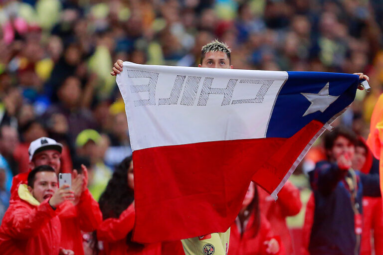Nico Castillo arriesga sanción tras dedicar gol a quienes protestan en Chile: 