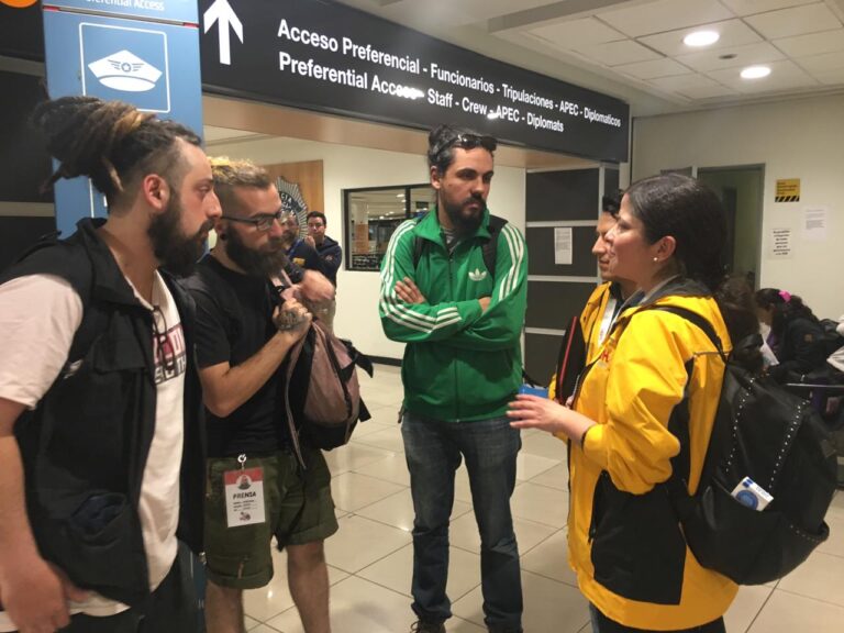 PDI permitió ingreso de tres periodistas argentinos que fueron retenidos en el aeropuerto de Santiago