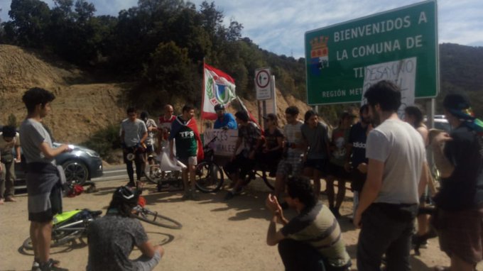 Grupo de manifestantes caminan de Limache a La Moneda para visibilizar sus demandas