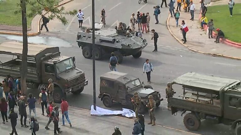 Estado de emergencia: Aumenta presencia militar y tanquetas circulan por Plaza Italia