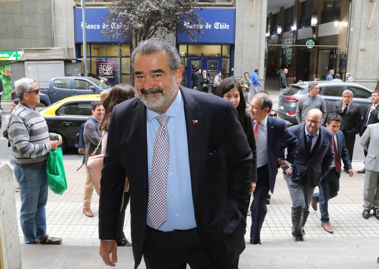 Trabajadores del Banco de Chile recibirán un bono de $500 mil