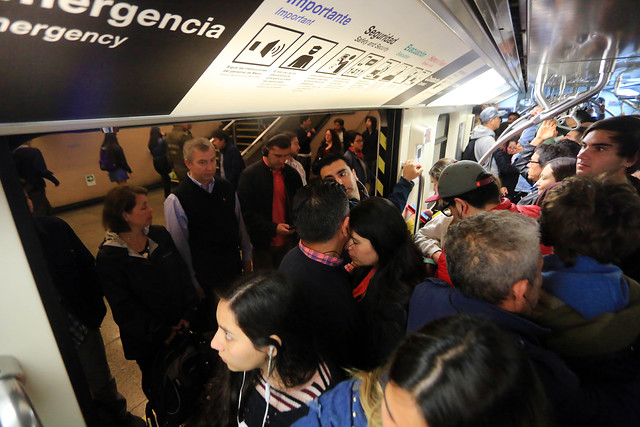 94 de las 136 estaciones del Metro de Santiago se encuentran operativas