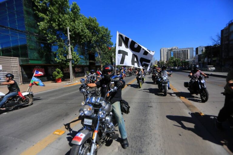 Manifestaciones en distintos puntos de Santiago marcan nueva jornada de protestas en el país