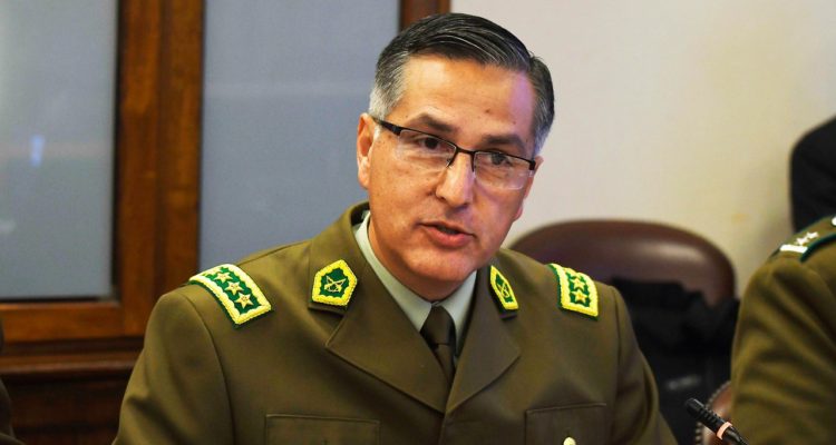 General director de Carabineros, Mario Rozas, entra en cuarentena tras ser contacto estrecho de un caso positivo