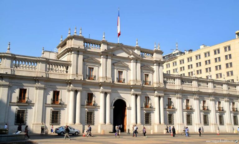 Descartan presencia de artefacto explosivo en La Moneda tras llamado anónimo a Carabineros