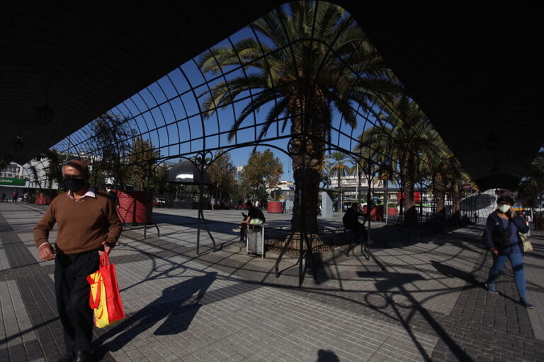 Puente Alto es la comuna con más casos de COVID-19 y Mejillones presenta la tasa de incidencia más alta