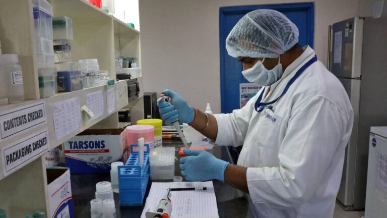 Estados Unidos acusó a China de intentar robar datos sobre vacunas para el COVID-19