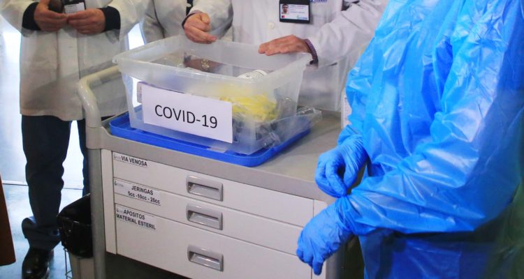 Minsal dice que hay menos laboratorios informando resultados: Advierte que este domingo podrían elevarse los casos