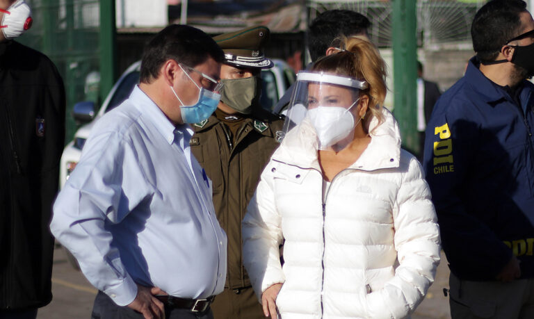 Cathy Barriga y manejo del gobierno en la crisis: 