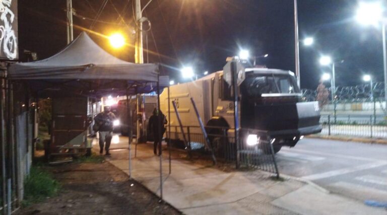 Nueve detenidos tras intento de saqueo a dos supermercados en Maipú
