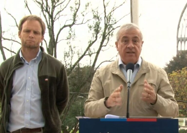 Mañalich no descarta que la contaminación del aire aumente los contagios: 