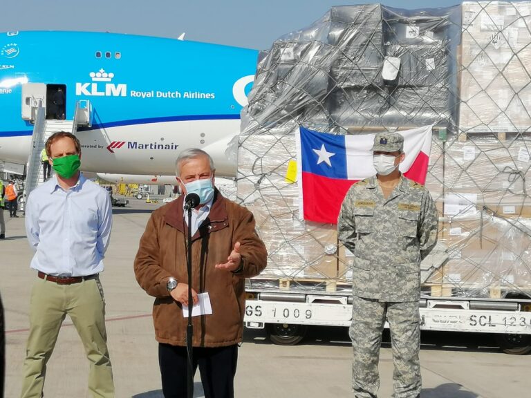 Llegan 87 ventiladores mecánicos desde Holanda y Mañalich proyecta que habrá 1.751 para el 25 de mayo