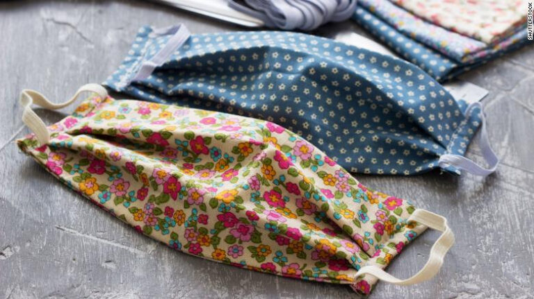 Expertos de Harvard recomiendan tener relaciones sexuales con mascarilla a parejas que no pasen aislamiento juntas