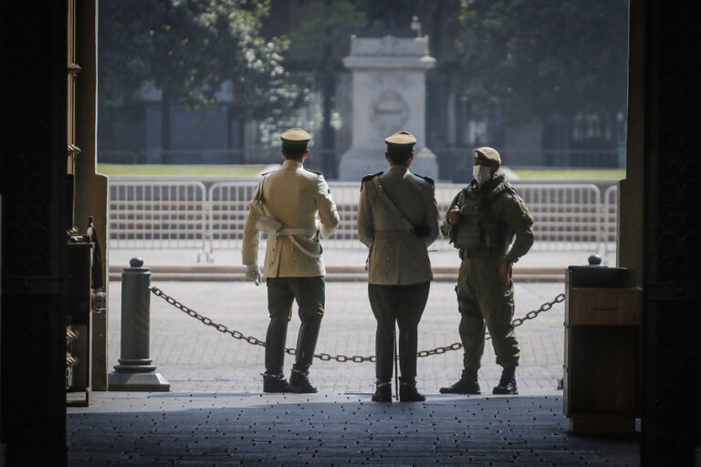 Carabineros informa caso de COVID-19 positivo en el personal institucional que trabaja en La Moneda