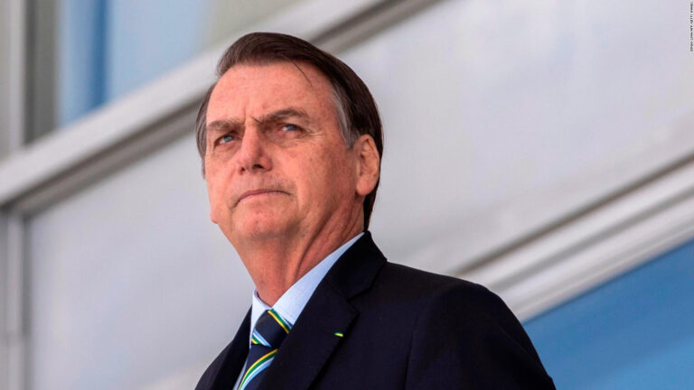 Dos ministros de Bolsonaro dieron positivo por COVID-19 en un día
