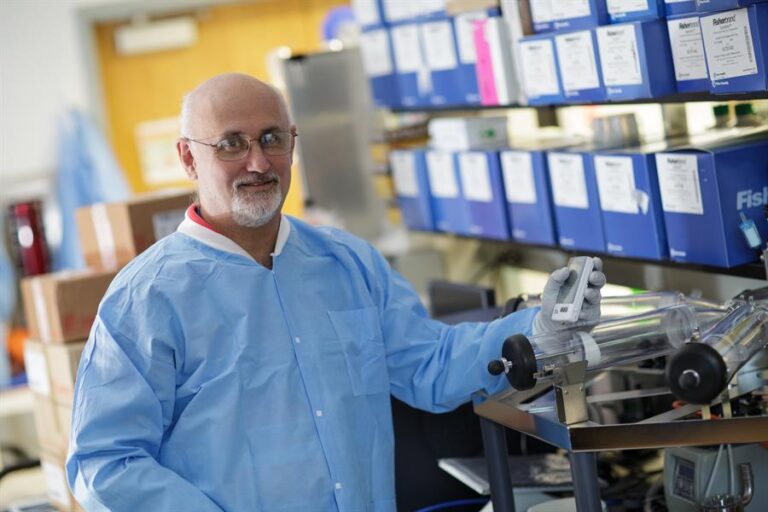 Nuevo estudio asegura que COVID-19 flota 