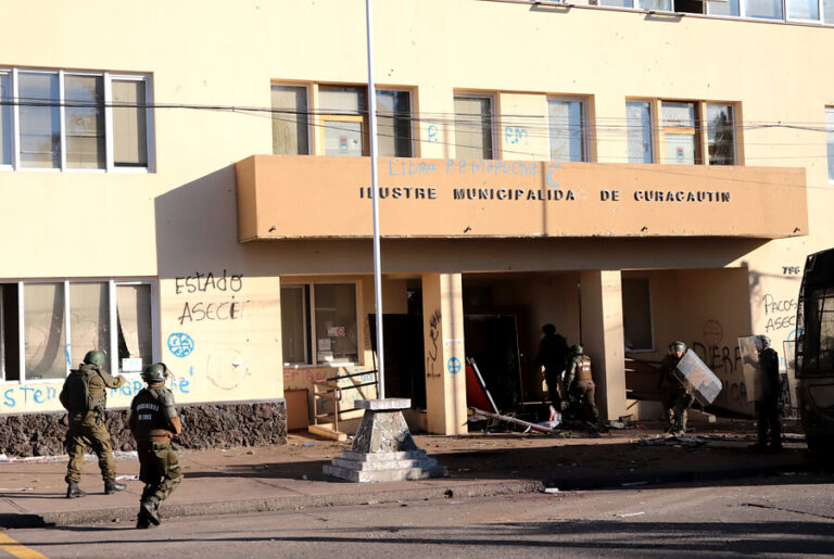 Fiscalía abre investigación por delitos de desórdenes públicos en Curacautín y Victoria