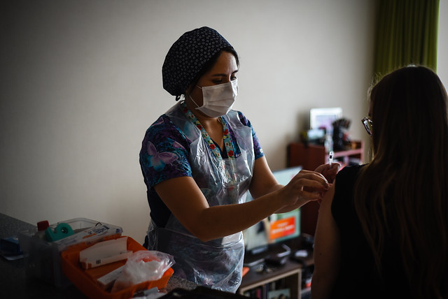 Minsal asegura que podrían envasarse vacunas contra el COVID-19 en Santiago