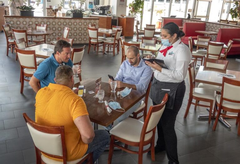 Positivo balance tras retraso del toque de queda: Rubro gastronómico pronostica aumento del 30% en ventas