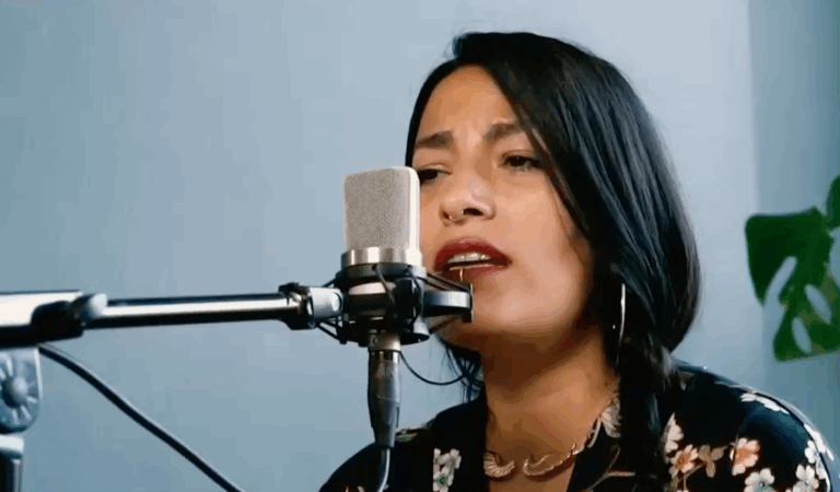 Revive la presentación de Ana Tijoux en los Premios Caleuche 2021