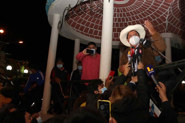 Sigue disputa por segunda vuelta en Perú: Pedro Castillo lidera con 16%