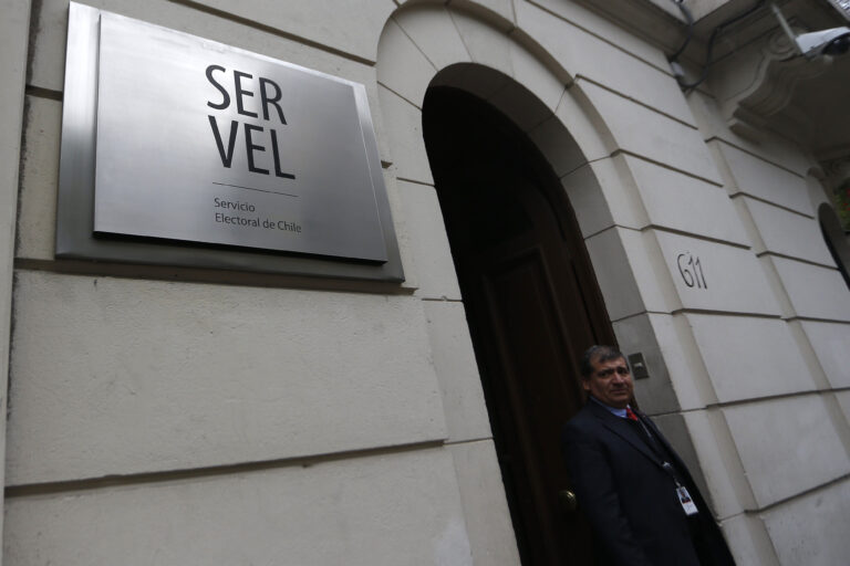 Servel anuncia la disolución de 12 partidos políticos tras elección de diputados