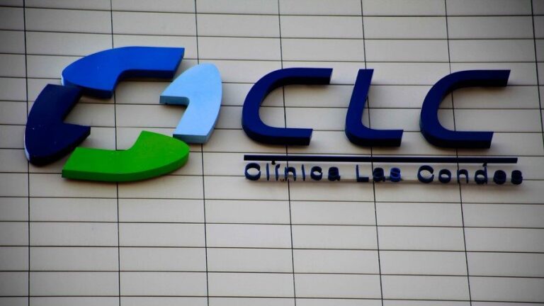 Habla el médico que recomendó tercera dosis a presidente de Clínica Las Condes