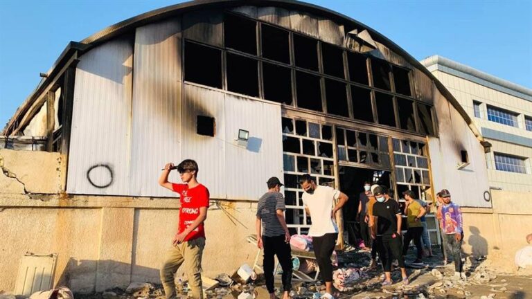Irak: aumentan a 92 los muertos por incendio en hospital para pacientes COVID-19