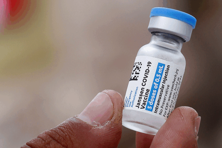 Vacuna de Johnson & Johnson protegería al menos 8 meses contra la variante delta, según estudios