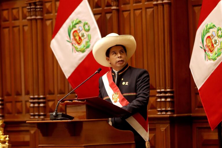 Pedro Castillo genera polémica por primer anuncio: “Los jóvenes que no estudien ni trabajen deberán acudir al servicio militar”