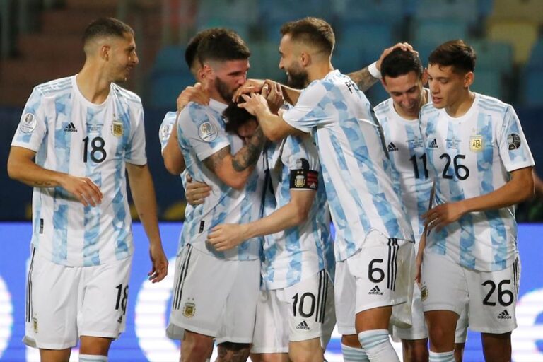Argentina se medirá ante Colombia en semifinales de la Copa América tras vencer a Ecuador