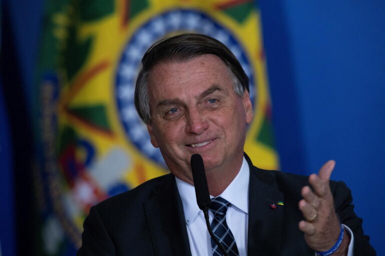 Bolsonaro ingresó con dolores abdominales al Hospital de las Fuerzas Armadas en Brasil